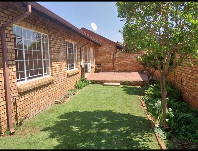 3 BEDROOM TOWNHOUSE FOR SALE IN WIERDA PARK